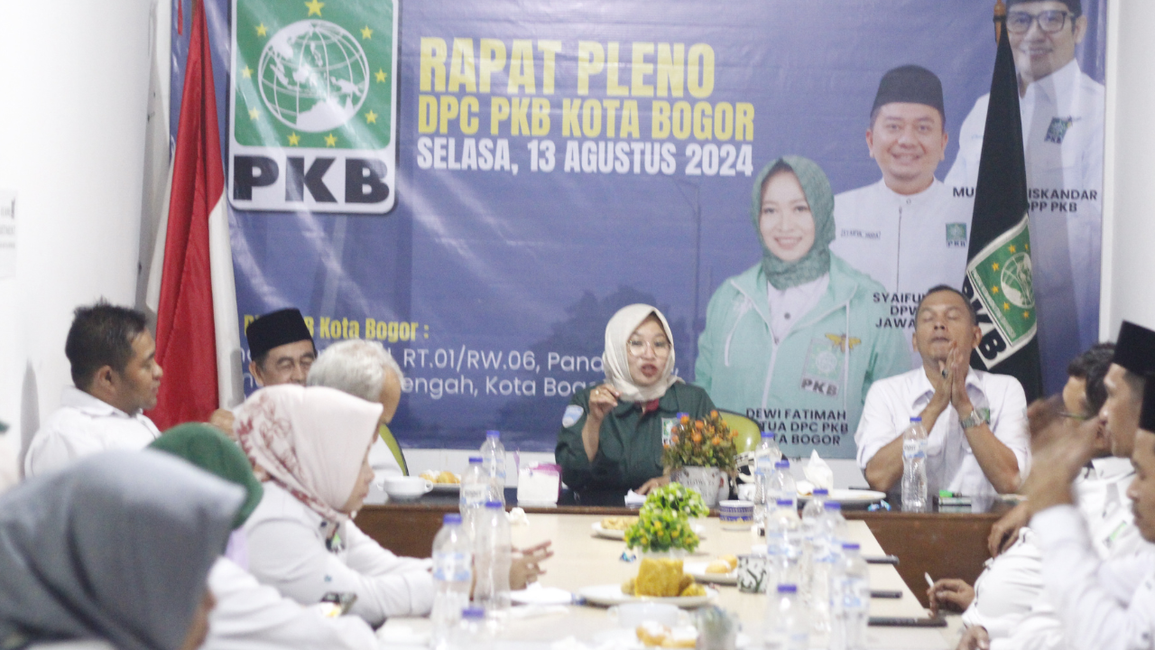 Ketua DPC PKB Kota Bogor, Dewi Fatimah dan Dewan Syuro KH Fyad Fitri Pimpin Rapat Pleno DPC PKB memutuskan dukung Gus Muhaimin Ketum PKB 2024-2029